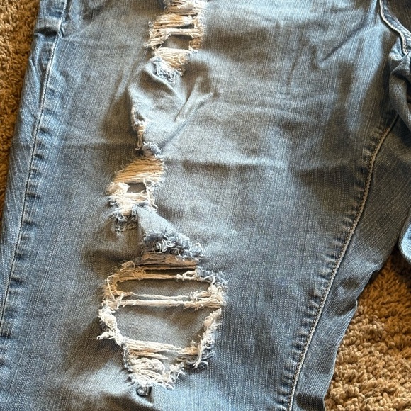 Torrid women’s sz 20 Light Blue Distressed  stretch capris shorts bottoms - Picture 2 of 6